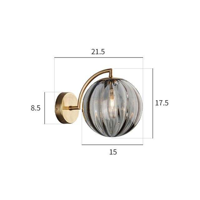 SconeChic – Gouden LED wandlamp met rookglasbol
