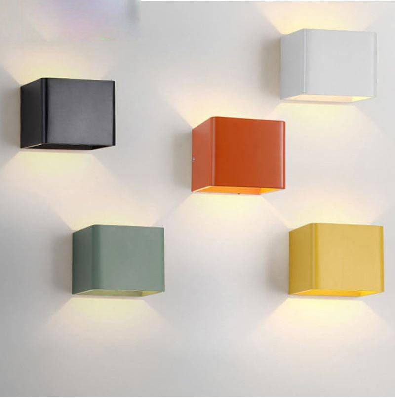 CubeChromatic – Moderne metalen kubus LED wandlamp