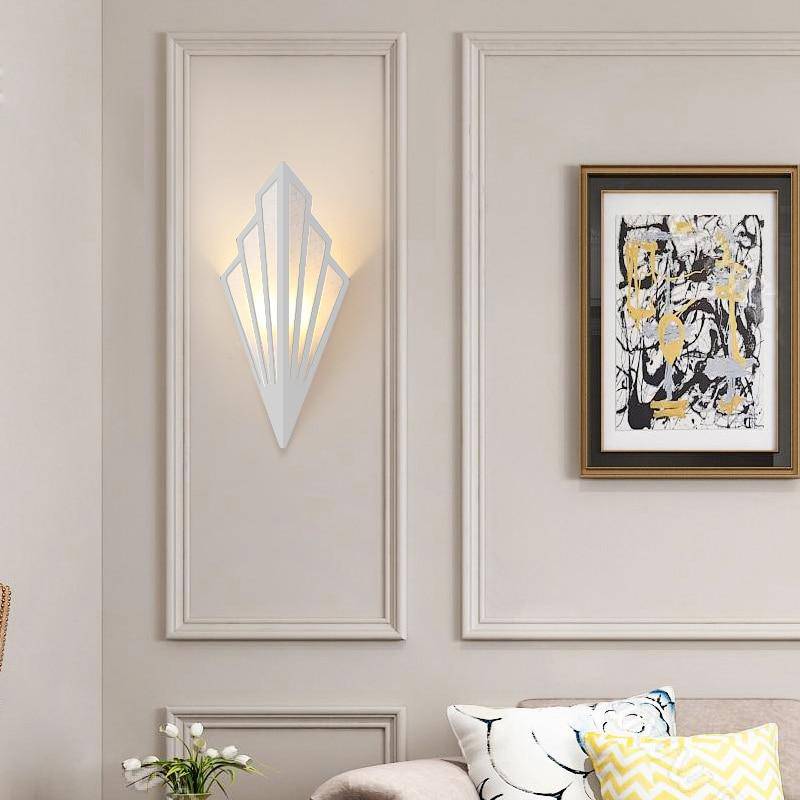 TriLumi – Driehoekige wandlamp van gekleurd metaal