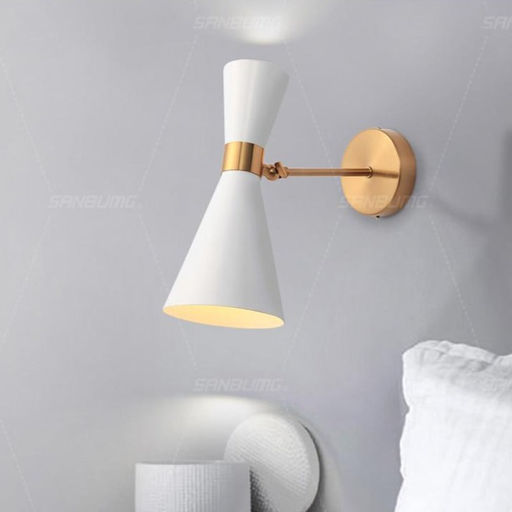 NordicTri – Gouden LED wandlamp met driehoekige lampenkap Creative
