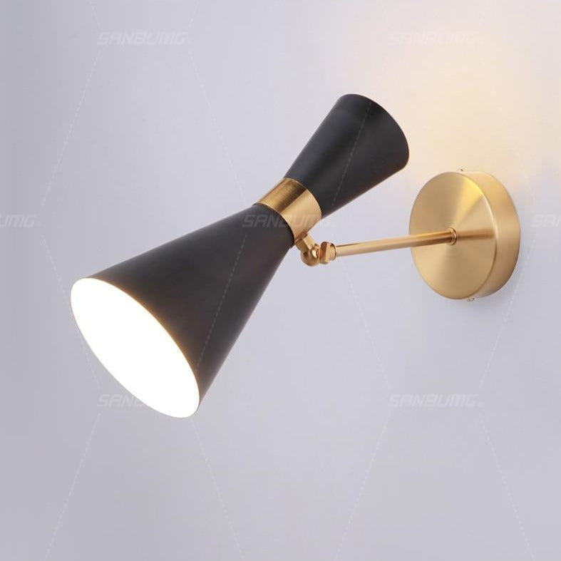 NordicTri – Gouden LED wandlamp met driehoekige lampenkap Creative
