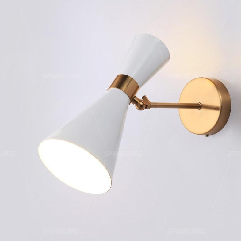 NordicTri – Gouden LED wandlamp met driehoekige lampenkap Creative