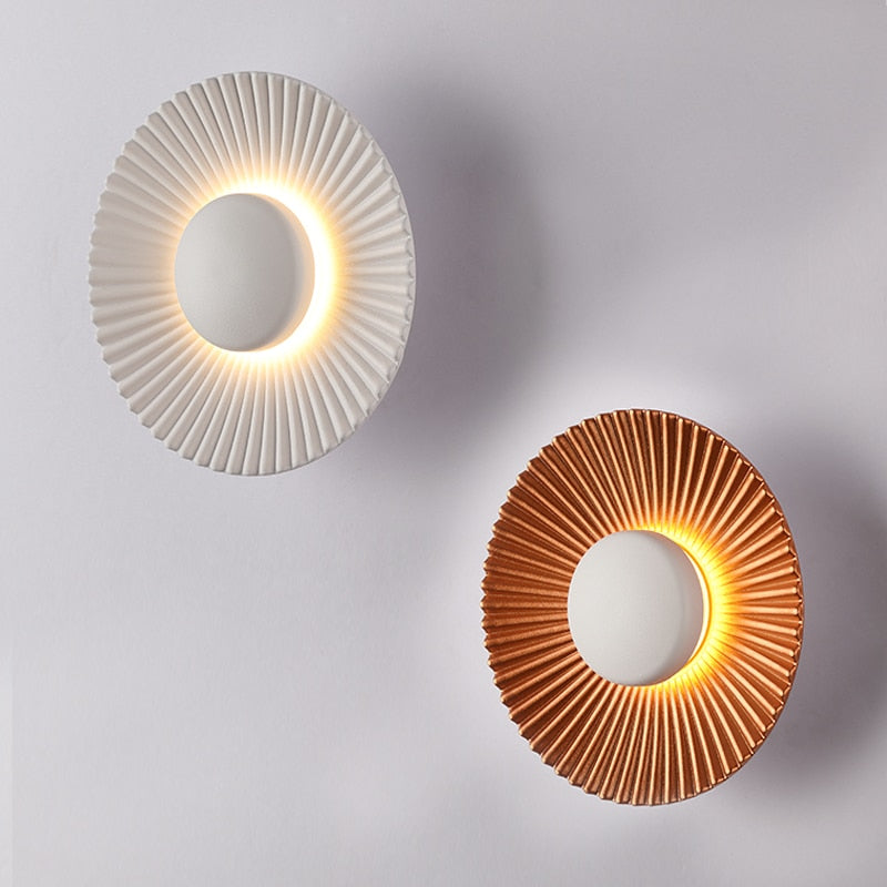 Hasna SunRay – LED wandlamp in de vorm van een metalen zon