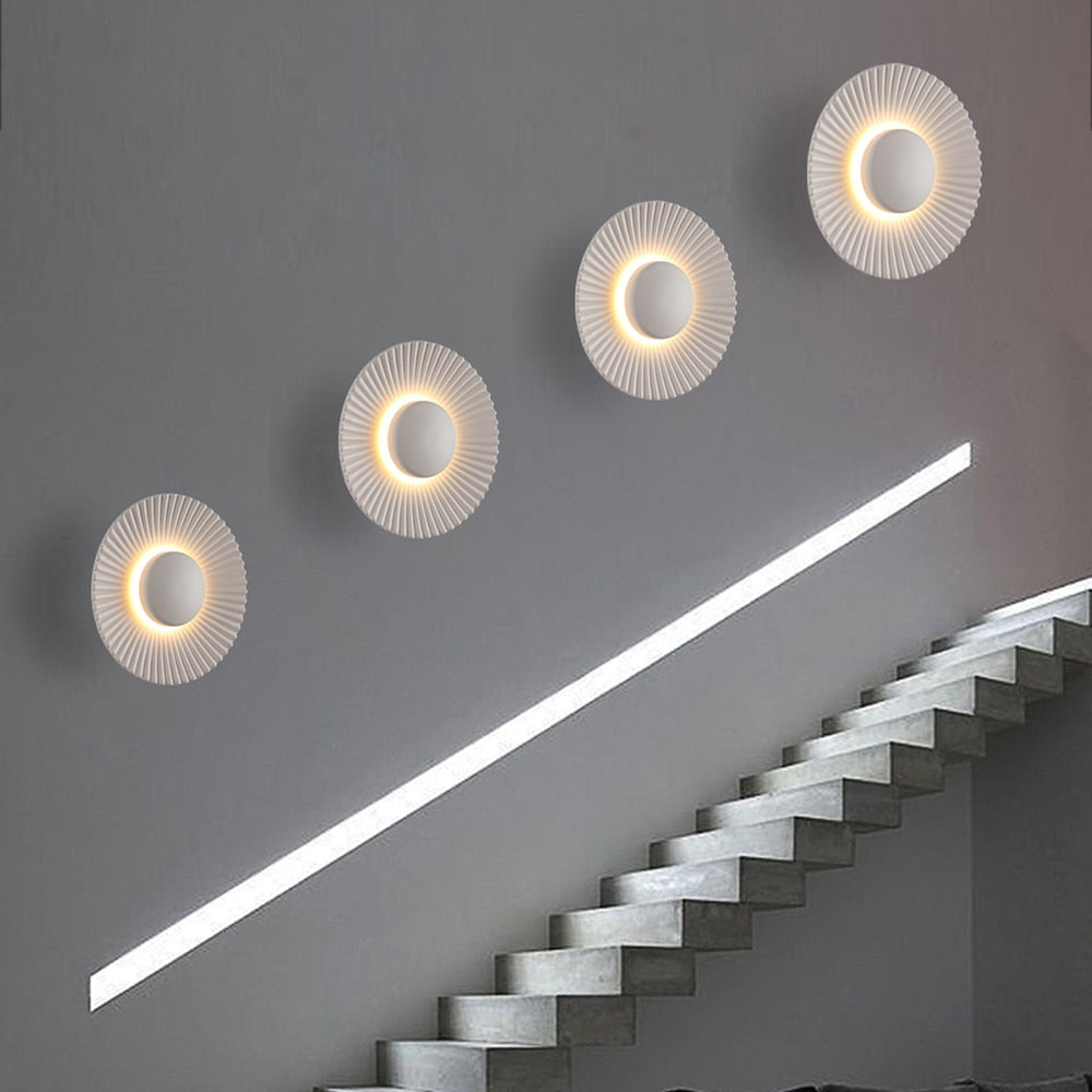 Hasna SunRay – LED wandlamp in de vorm van een metalen zon
