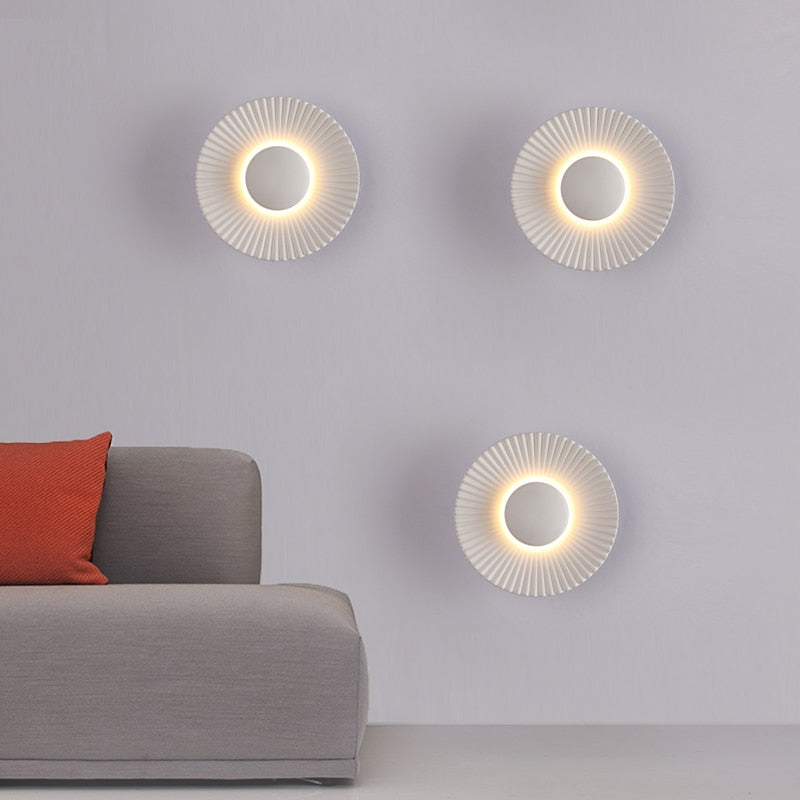 Hasna SunRay – LED wandlamp in de vorm van een metalen zon