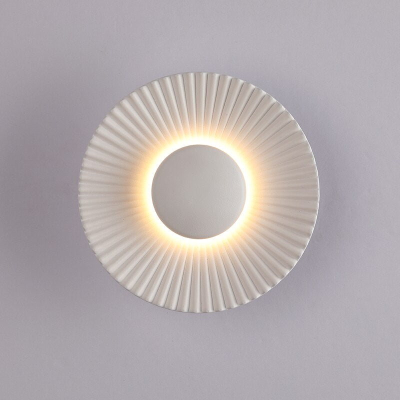 Hasna SunRay – LED wandlamp in de vorm van een metalen zon