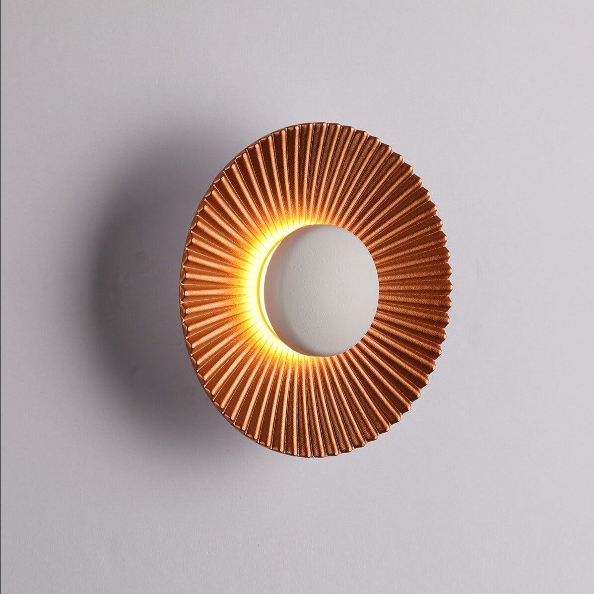 Hasna SunRay – LED wandlamp in de vorm van een metalen zon