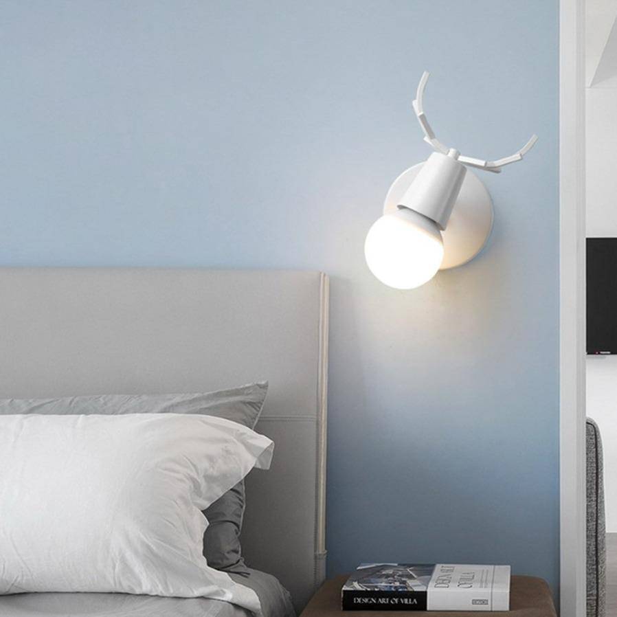 CerfLumi – LED wandlamp in de vorm van een hert van hout