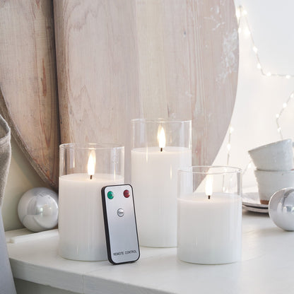 LumiGlass – Set van 3 TruGlow® witte LED-kaarsen met glazen kandelaar