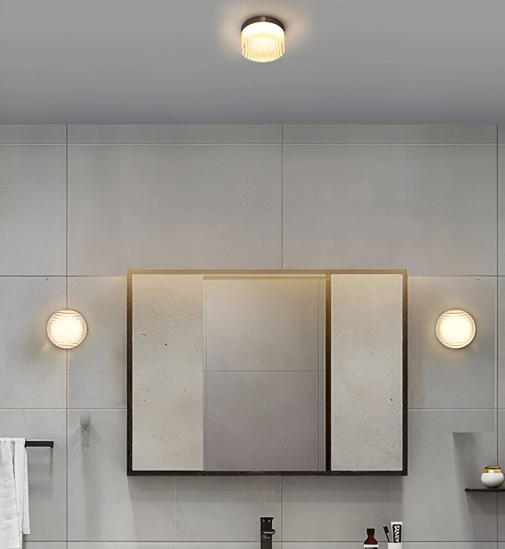 Amberlo | Ronde Wandlamp van Geribbeld Glas – Amber & Wit