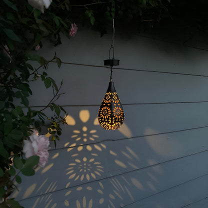 LumiCage – Solcellelampe i metal med udskæringer, vandtæt