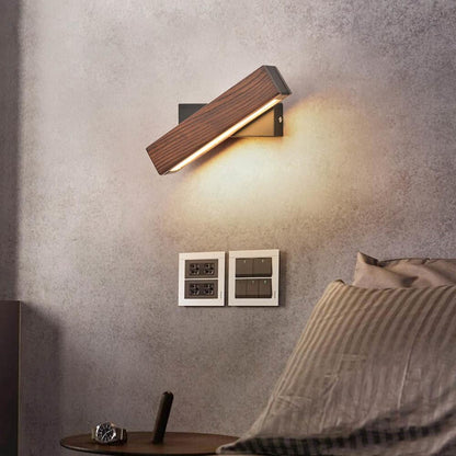TimberTwist – Draaibare LED Wandlamp van Hout en IJzer
