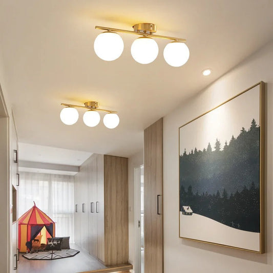 WhiteAura | LED-plafondlamp in wit glas en gouden details