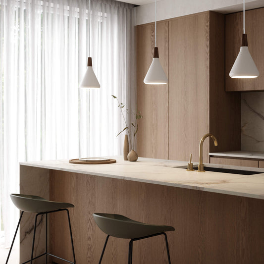 Waldray | Conische metalen hanglamp en geoliede walnoot