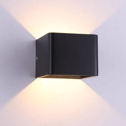 CubeChromatic – Moderne metalen kubus LED wandlamp