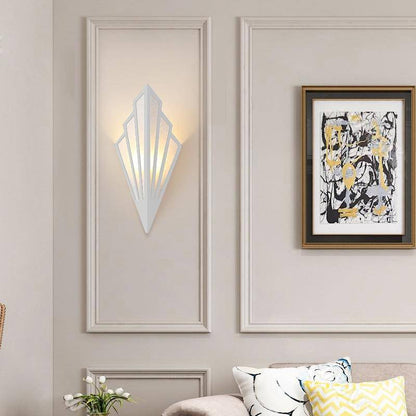 TriLumi – Driehoekige wandlamp van gekleurd metaal