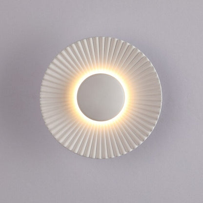 Hasna SunRay – LED wandlamp in de vorm van een metalen zon