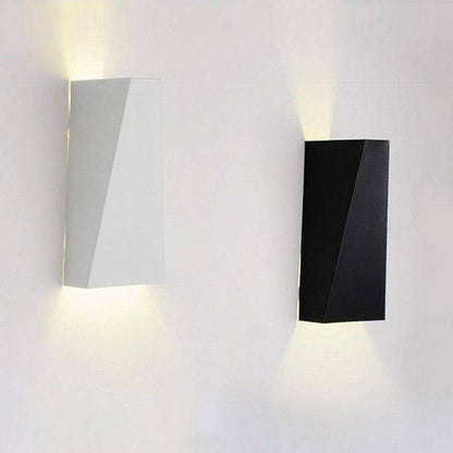 CubeLux – Moderne kubusvormige LED-wandlamp (zwart of wit)